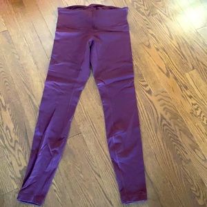 Lululemom maroon wunderunder size 6 worn twice